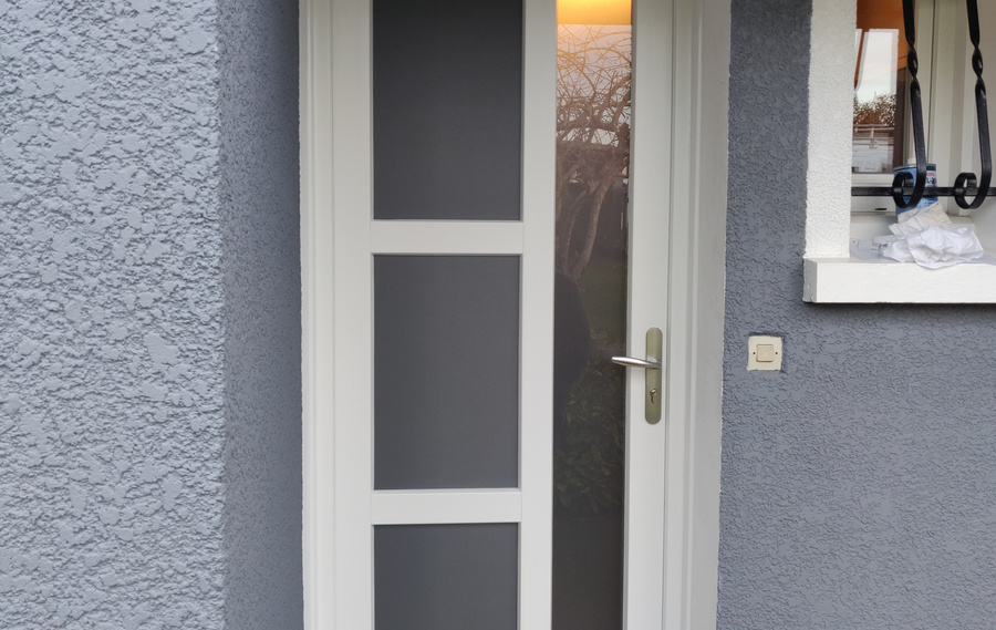 Notre gamme de portes d'entr&eacute;e en PVC CLASSIQUE et PVC CONTEMPORAINE &agrave;&nbsp;Cozes